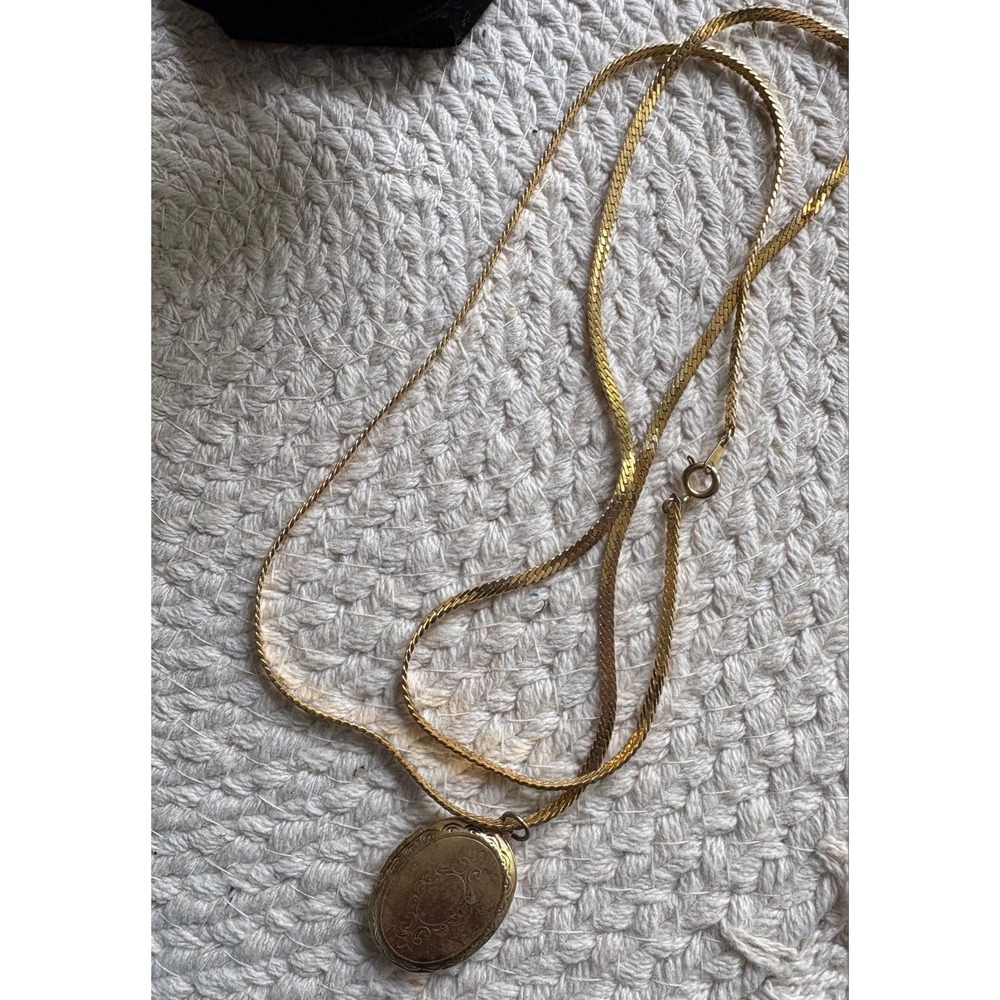 Beautiful vintage engraved floral locket necklace - Picture 1 of 1
